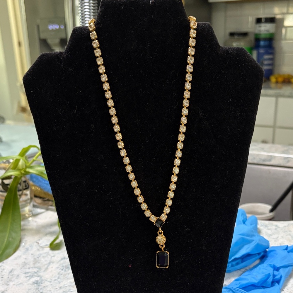 Elegant Gold and Black Pendant Necklace Monet